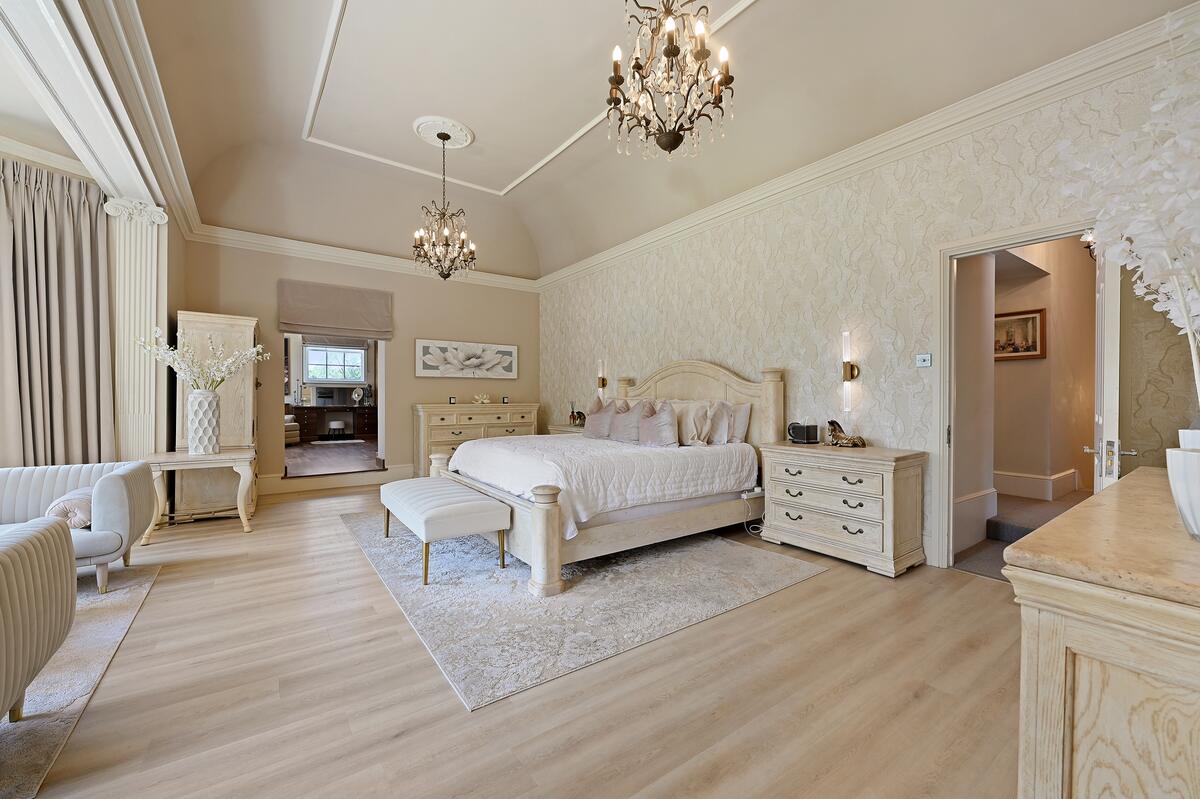 Principal bedroom